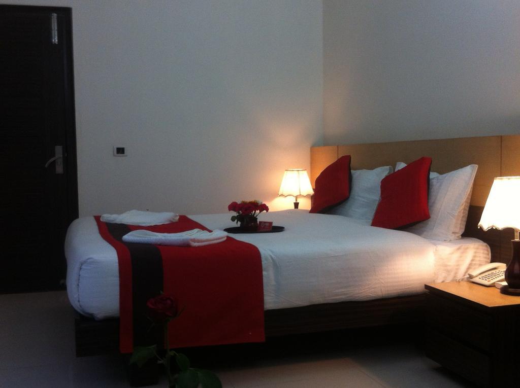 Cyber Inn Gurgaon Bagian luar foto