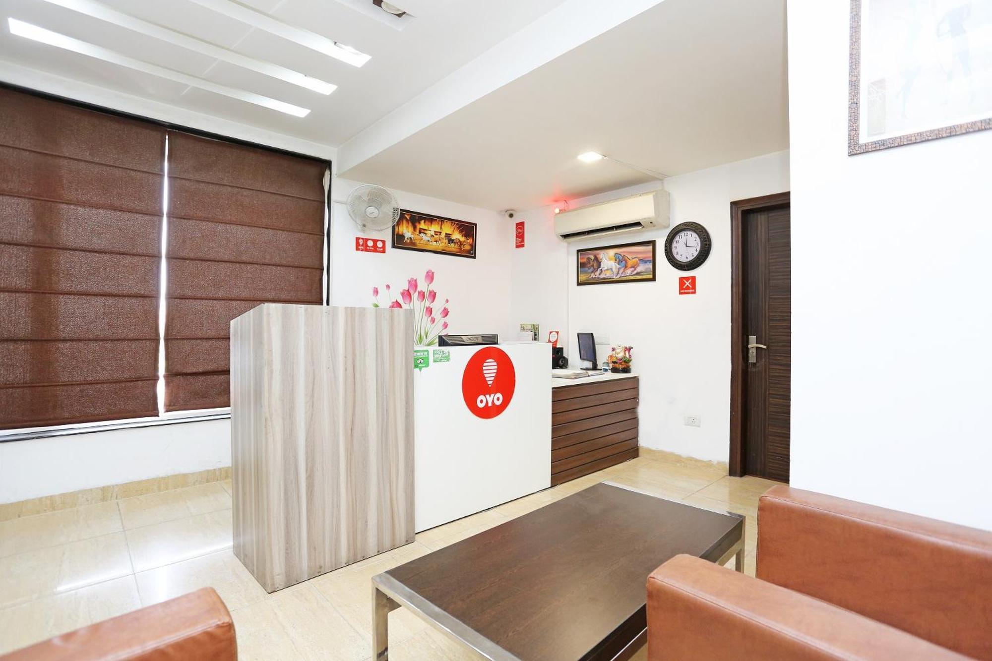 Cyber Inn Gurgaon Bagian luar foto