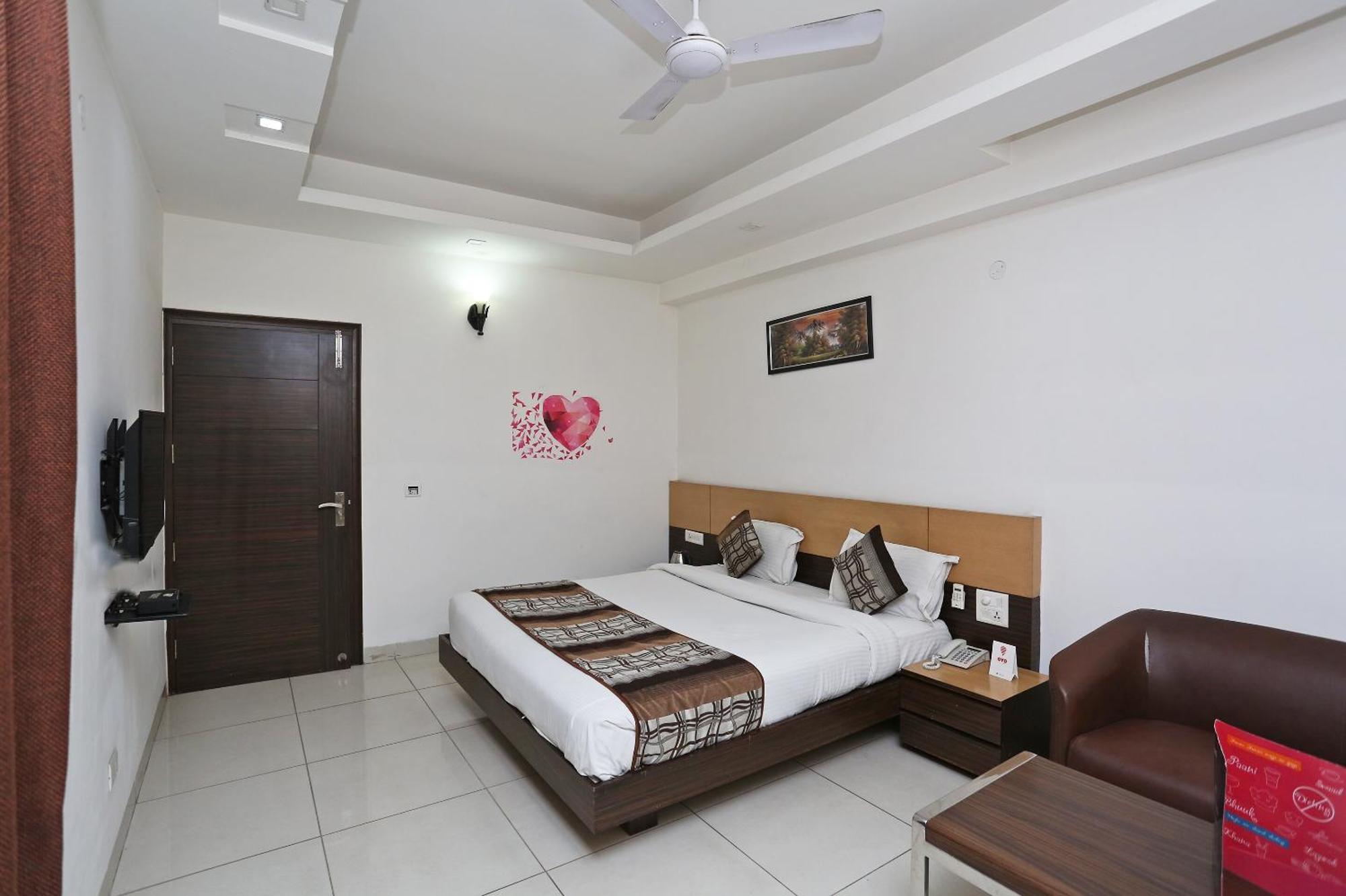 Cyber Inn Gurgaon Bagian luar foto