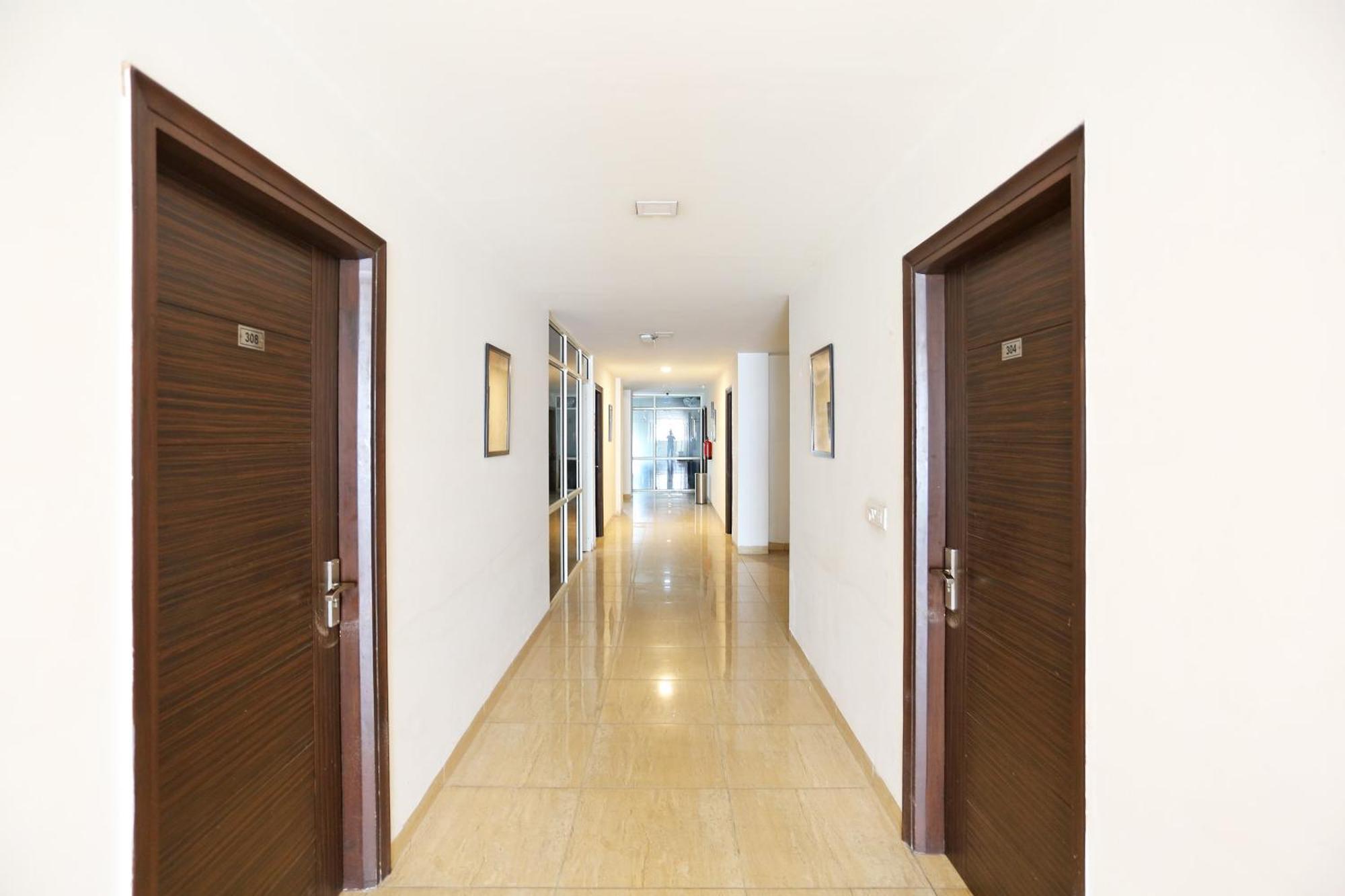 Cyber Inn Gurgaon Bagian luar foto